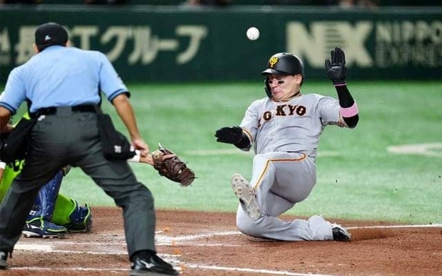 巨人、走者に送球が当たり一塁ベンチに入る“珍事”　積極走塁が実り2点を返す