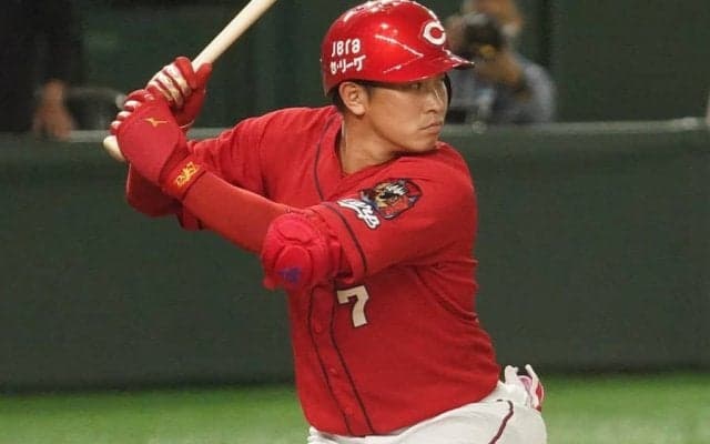 力感なく逆方向にスタンドイン…　“芸術点”高いスイングが「なんだこの美しいアーチは」