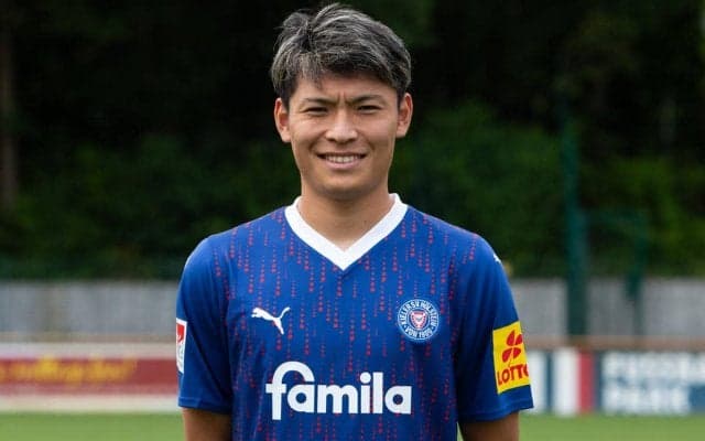 「この位置から投げるのやばすぎない？」町野修斗がロングスローでキールのゴールを演出！「飛距離が伸びてる！」「いい武器になる」