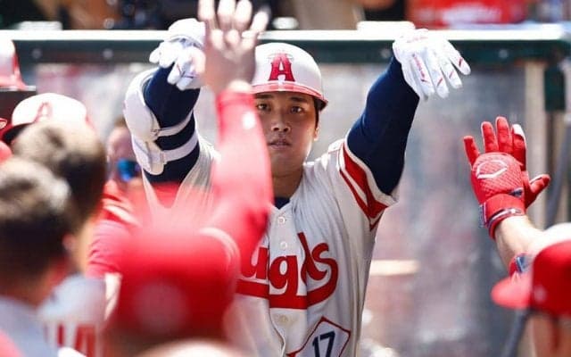 【MLB】大谷翔平、二刀流弾でまた水原通訳が“兜パフォ”　44号先制2ランも…2回に緊急降板