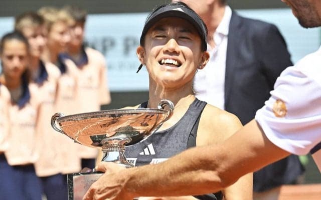 加藤未唯は「失格後」の混合ダブルスにどんな思いで臨んだのか　逆境からの優勝に「ようやく笑えて」スピーチにはいろんな思いを込めた