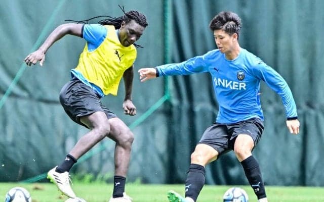 「俺、体が浮いたんです」FWゴミスと練習した川崎の選手はどう感じたのか。小林悠、車屋紳太郎、山田新らに聞いたそのスゴさ…佐々木旭はダミアンとの違いを「腕とケツ」と説明