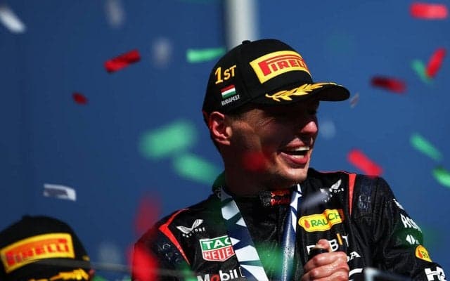 フェルスタッペンの笑顔、角田裕毅の激走...F1名フォトグラファーの厳選写真20枚は「芸術の域」