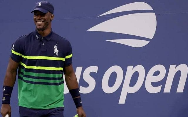 ジミー・バトラーが全米オープンに登場…チャリティマッチ中にテニスの腕前を披露