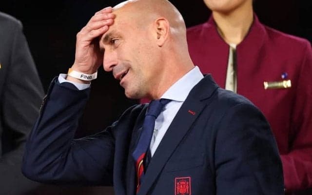 「深刻な女性蔑視」スペイン・サッカー連盟会長の“セクハラ行為”に米代表ラピノーも憤怒！ FIFAも処分を決断へ