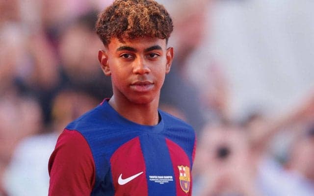 仲良しの先輩はバルデ、ファティ、ガビ… バルセロナの16歳ヤマル、史上最年少のスペイン代表選手へ