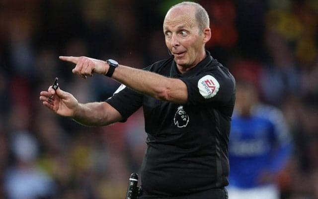 「情けないこと」プレミアの元名物主審、VAR放棄で重大なミスジャッジに繋がった舞台裏告白「彼を悲しませたくなかった」