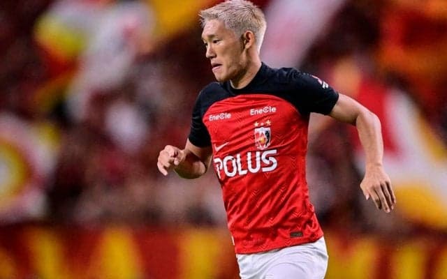 浦和レッズDF明本考浩が「この暑さで足をつるのは当たり前」とACL出場組の湘南戦のプレーを称える。髪色の変化について「もっと白にしたかった（笑）」