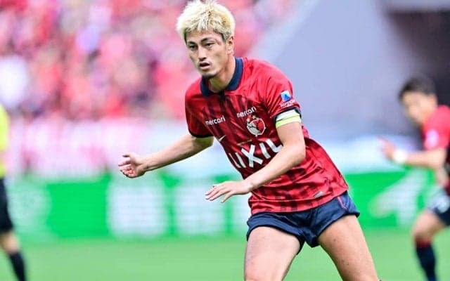 「胸ぐらの掴み方よw」「荒い祝福」J1鹿島・垣田裕暉のヘディングゴールで喜ぶ鈴木優磨が話題に！「ツッコミどころ満載だけど最高」とファンも称賛の1点目