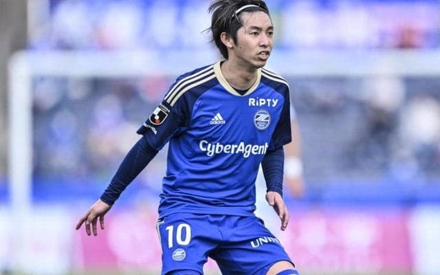 「予想を遥かに超えるダッシュ」ゴール後の喜びの後に一目散にベンチに戻る町田の高橋が「無邪気でかわいい」と話題！ 「涙出そう」「綺麗に掛け直すところも愛」との声