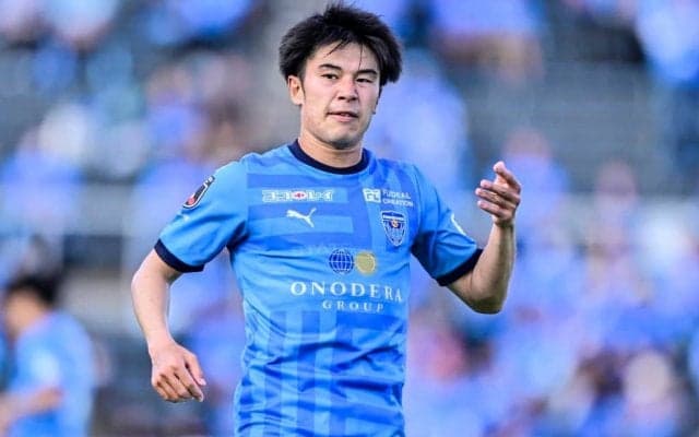 「今年のJプスカシュ賞だ」J1横浜FCの大卒新人が昨季王者相手に「クール過ぎる」ゴラッソ！「喜び方、古巣相手に決めた時のそれ」などゴール後の姿にも注目集まる