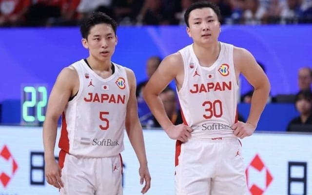 日本代表を信じ抜いたトム・ホーバスHC…躍動した河村勇輝＆富永啓生に「次も頼むよ」
