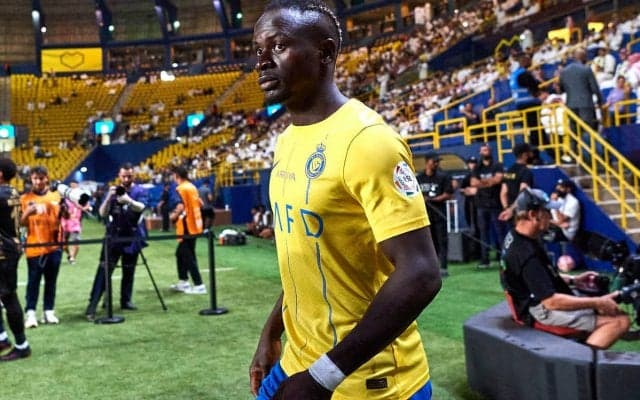 まったく見分けがつかない…チームメイトと双子の相手選手にマネも綺麗な二度見「まじでそっくり」「髭まで一緒」