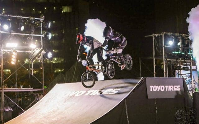 大都会大阪のど真ん中で白熱した戦い！新感覚のBMX競技「TOYO TIRES Downtown BMX」