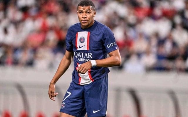 「ホイッスル好きなんか笑」仏代表FWエムバペが日本の人気サッカー漫画をイメージした「新スパイク」公開！ コミック風デザインに注目集まる