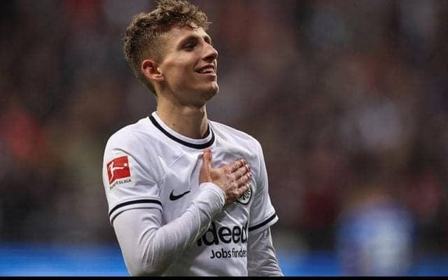 ナポリ、フランクフルトMFリンドストロームを買取義務付きレンタルで獲得