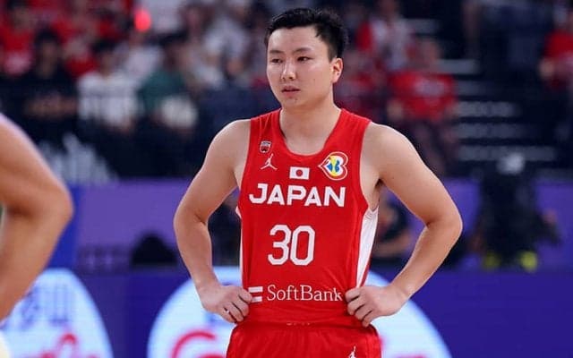 徹底マークで持ち味の3Pを封じられた富永啓生…「もっと自分も工夫していかなければ」