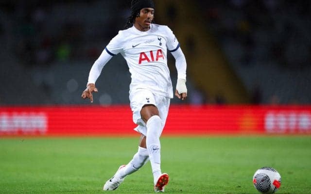 トッテナムで苦戦する23歳DFスペンスはリーズ移籍へ… 買取OPなしのレンタルが有力