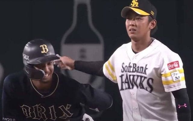 タイムリー打ったのに悶絶→ベンチ爆笑　“悲劇”に耐えられない監督たち「面白すぎ」