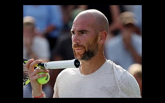 股抜きジャンプショット披露