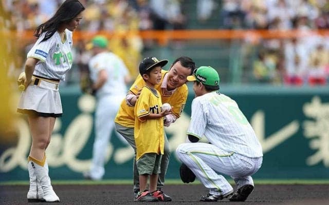 きっかけは選手の一言「助けになりたい」　阪神“緑ユニ”が表現する「家族の絆」