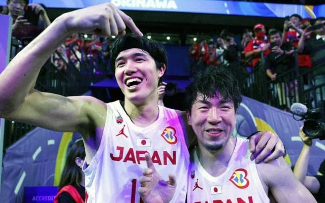 「諸刃の剣」比江島慎が日本を救う　「神がかった」プレーに渡邊雄太は「これくらいできて当然」だから「いつもやってくれ、マコ！」