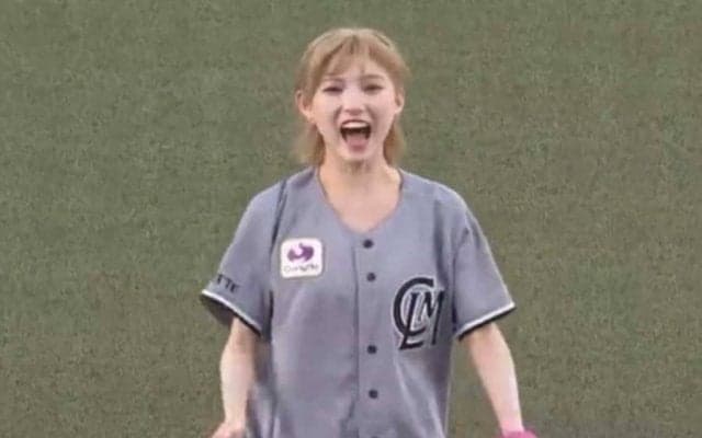 「お父さんと練習」も…3バウンドに絶叫「あー」　ピンク靴下の歌手が「かわいいです」