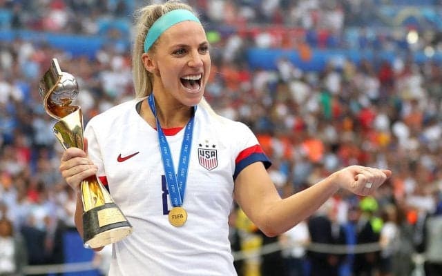 出産経て復帰のアメリカ女子代表MFジュリー・アーツが引退表明、15年女子W杯決勝ではなでしことも対戦