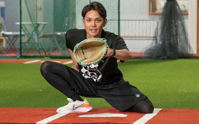 “丁寧に教えてもらえない”捕手の構え方　鷹・甲斐も一目置く専門家が力説「打撃より重要」