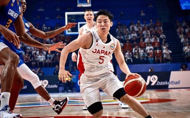 アイザイア・トーマスがまたも河村勇輝のプレーに反応「見覚えがあるな」