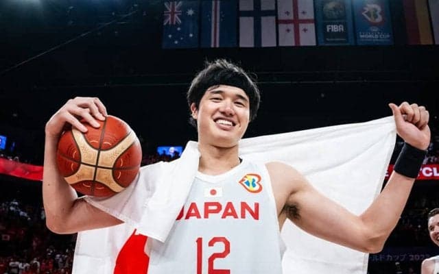 バスケW杯“感動シーン”の裏側で記念球巡る事件…渡邊雄太が告白「ブン取られた」