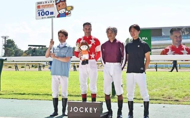 C.ルメール騎手がJRA年間100勝達成！「今年は良いリズムで100勝することができた」