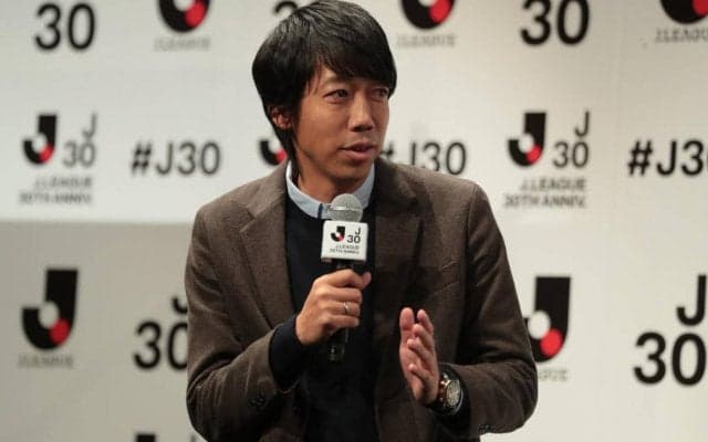 中村憲剛氏がS級ライセンス取得のため札幌の練習に帯同、赤黒のウェア姿には「すごい違和感」「新鮮」と反響も