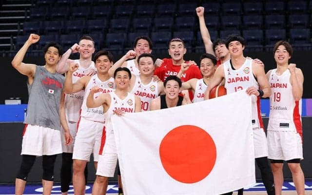 情熱は高さに勝る…FIBA公式が歴史を塗り替えた日本バスケの秘訣に迫る