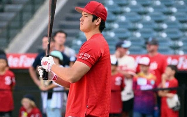【MLB】大谷翔平がバットを離して走り出す…　アクシデントが生じたフリー打撃での“見送り”