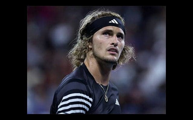  「ヒトラーの言葉」叫び退場 