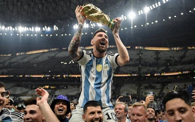 「かっこいい！」アディダスがW杯優勝を称えるメッシの新スパイクを発表！ヤギのワンポイントデザインも「GOATにふさわしい」