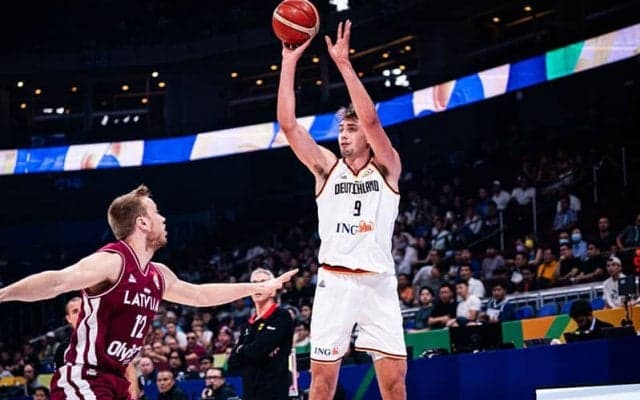 ドイツがリードチェンジ15回の大接戦を制してアメリカ戦へ…初出場のラトビアは4強進出ならず