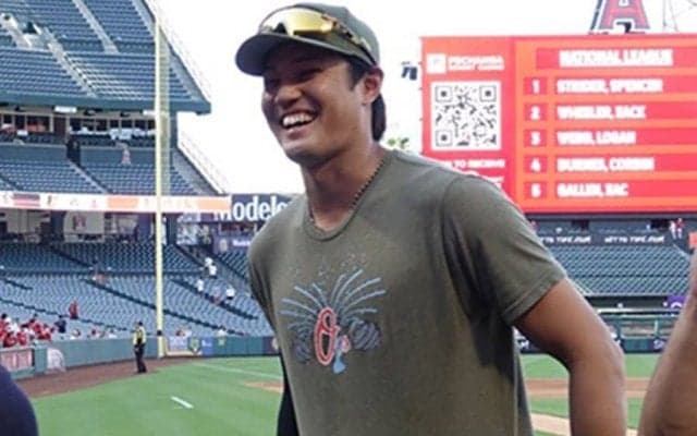 【MLB】藤浪晋太郎、吉田麻也と談笑　LAに所属…日本が誇る“高身長コンビ”が並ぶ