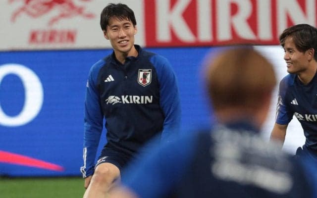 「喜びすぎ」「はしゃいでる」股抜き成功に鎌田大地が大喜び！少年のようなはしゃぎっぷりに「ゴール決めた時より喜んでる」「一番可愛い」