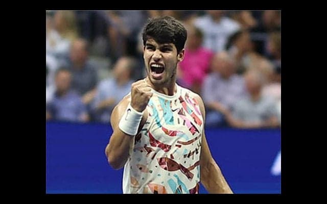 アルカラス、ズベレフに圧勝で4強