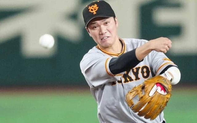 「歴史が動いた」プロ17年目で初…三塁・坂本勇人に騒然「驚いた」「何年もやってた動き」