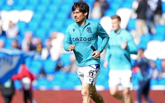 ケガで電撃引退のダビド・シルバ、左ヒザの手術は成功！ ソシエダに残り後輩を指導か