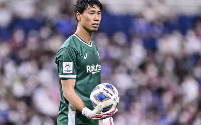 「ラストわろてまう」神戸GK前川黛也の誕生日祝いのパイ投げからの“後ろ向き”集合写真がファンの爆笑を誘う！「相変わらずのいじられっぷり（笑）愛されてるなぁ」の声