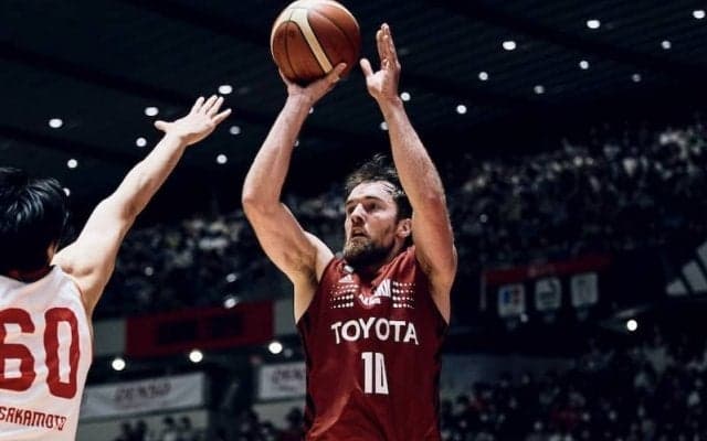 プレシーズンゲームで川崎と引き分けたA東京…新主将バランスキー「目標はもちろん優勝」