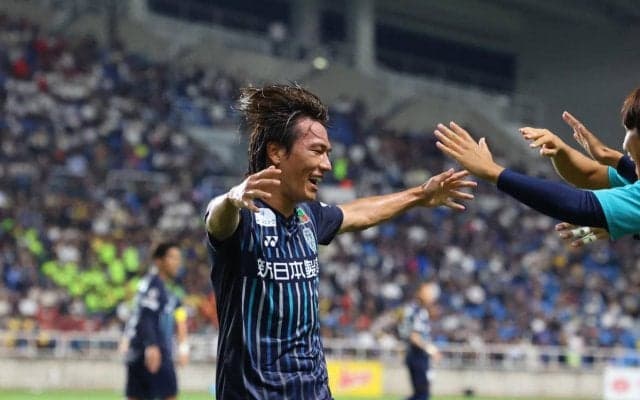 福岡が2年連続ベスト4進出！　高さ光った小田逸稀の1G1AでFC東京下す【ルヴァンカップ】