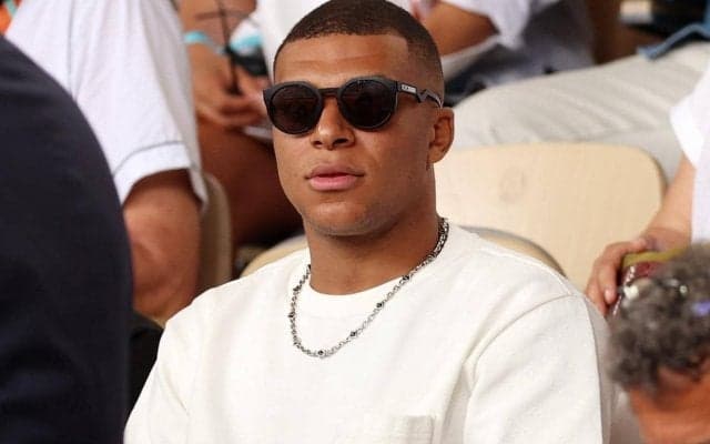 「トライが何か分かる？」ムバッペがラグビーW杯を観戦も、ぎこちないガッツポーズにファンがツッコみ「ルール知ってる？」