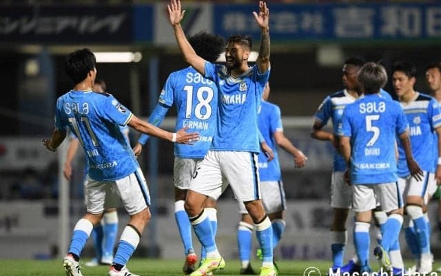 【J2「静岡2強の猛追」】2位・磐田、ブラジル人DF「魂のブロック＆執念の決勝ボレー」!!ATの劇的勝利で首位を追う！【戸塚啓のJ2のミカタ】(2)