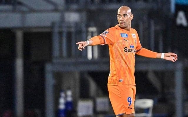 【J2「静岡2強の猛追」】3位・清水、エースFWの技ありミドル先制点で「3-0快勝」！「超攻撃的守備」炸裂で首位・町田を追う!!(1)