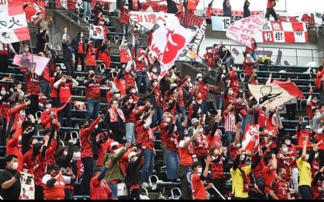 熊本ホーム戦に「#ババババンビ」来場！雹にも負けず今季最多1万7805人のサポーターを沸かす「めっちゃ泣けた」「想いが伝わってくる！次こそは」